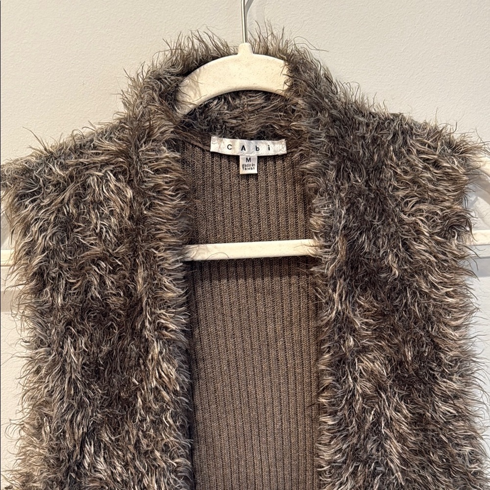 CABI #180 Women's M Vest Shaggy faux Fur Sweater Back Sleeveless